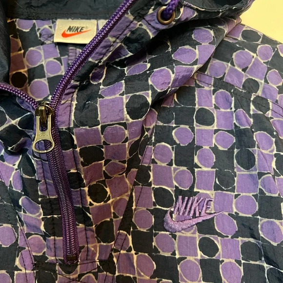 Nike Vintage 90s hooded windbreaker. Size small. Lightweight, packable. - Picture 4 of 6